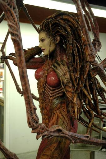 StarCraft II: Wings of Liberty - Sarah Kerrigan Statue at Blizzcon 2008