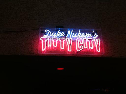 Duke Nukem Forever - Duke Nukem's Titty City - фото с ивента в Лас-Вегасе (трафик!) Duke Nukem Forever - Duke Nukem's Titty City - фото с ивента в Лас-Вегасе (трафик!)