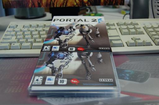 Portal 2 - Распаковка белого издания Portal 2 + неожиданный бонус.