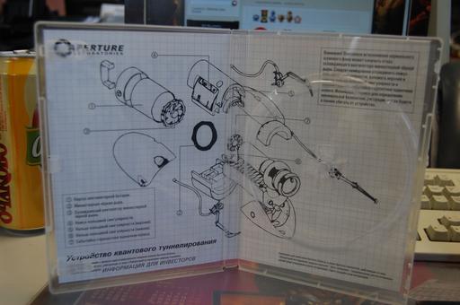 Portal 2 - Распаковка белого издания Portal 2 + неожиданный бонус.