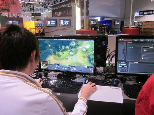 DOTA 2 - Первые фото с GamesCOM 2011 dota 2.New фото