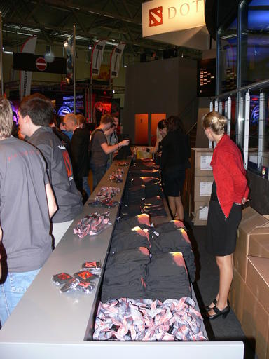 DOTA 2 - GamesCom 2011: Итоги турнира, награждение и фото отчет