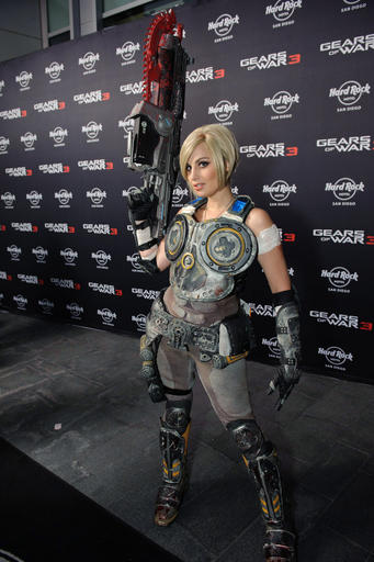Gears of War 3 - Косплей Ани Страуд (Meagan Vanburkleo and Jessica Nigri) UPD