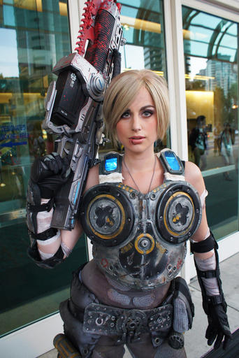 Gears of War 3 - Косплей Ани Страуд (Meagan Vanburkleo and Jessica Nigri) UPD